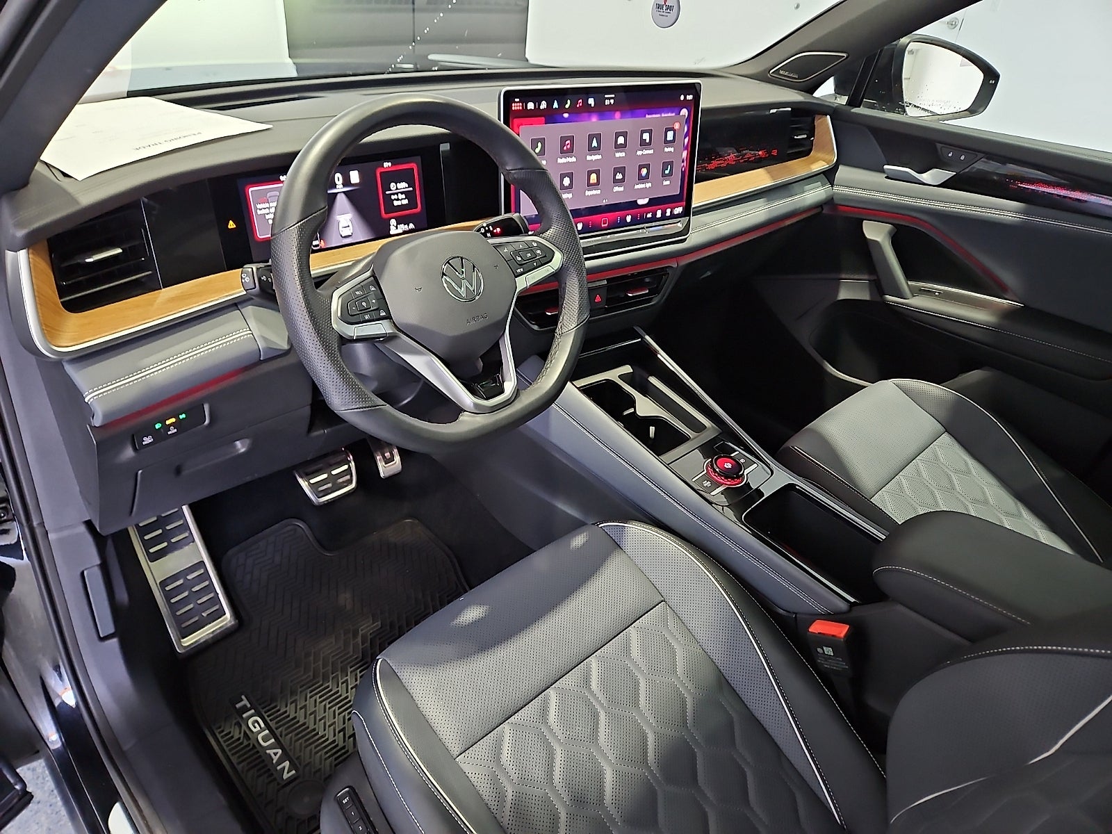 2025 Volkswagen Tiguan 2.0T SEL R-Line