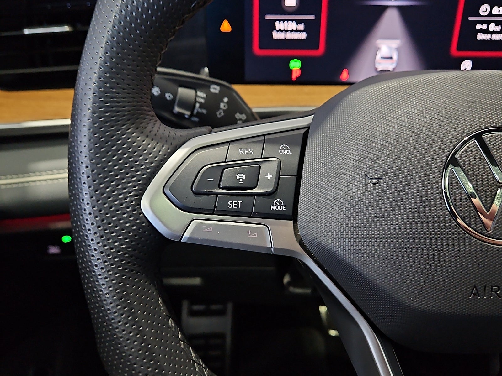 2025 Volkswagen Tiguan 2.0T SEL R-Line