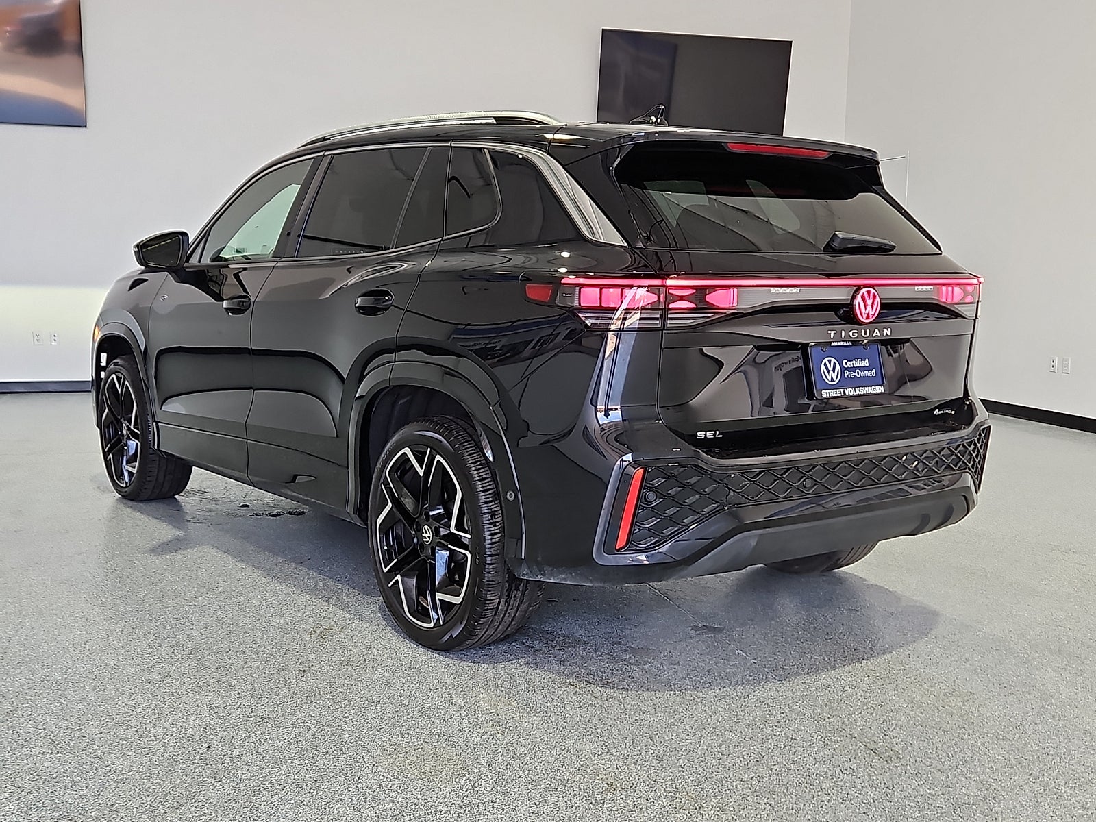 2025 Volkswagen Tiguan 2.0T SEL R-Line