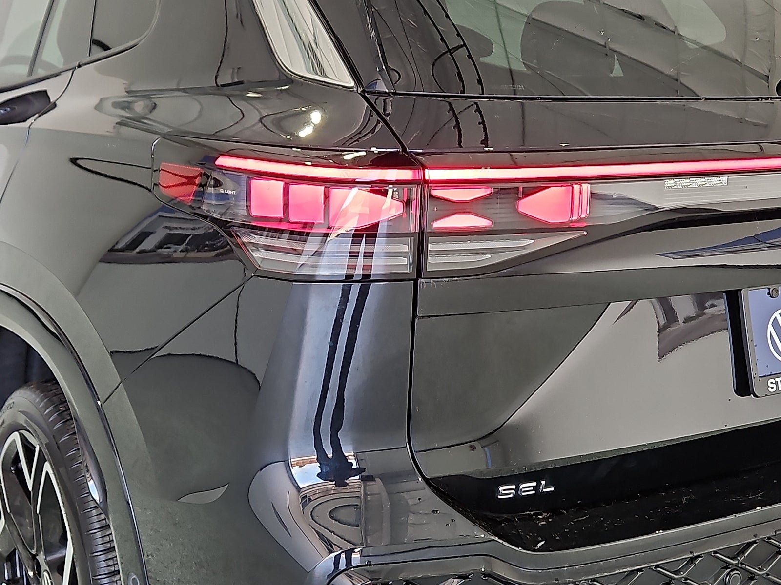 2025 Volkswagen Tiguan 2.0T SEL R-Line