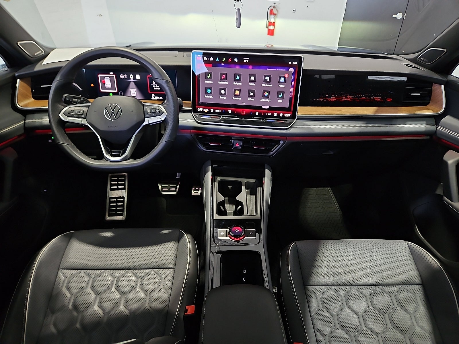 2025 Volkswagen Tiguan 2.0T SEL R-Line
