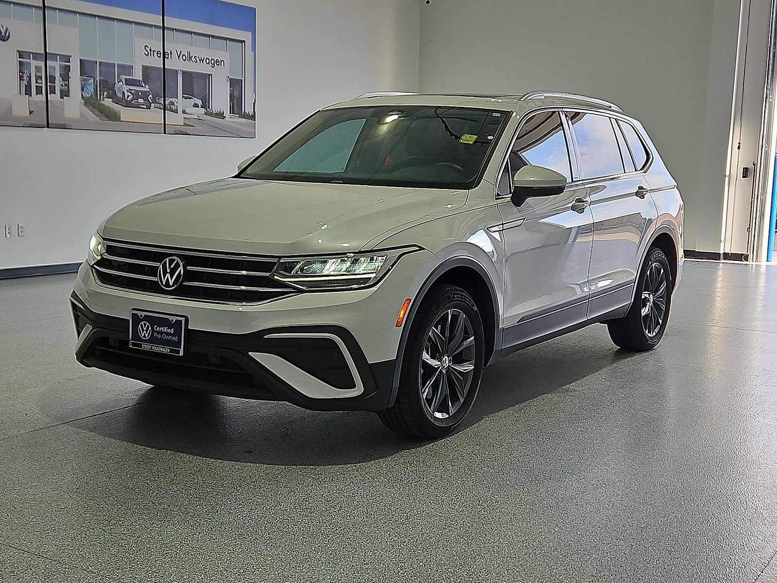 2023 Volkswagen Tiguan 2.0T SE