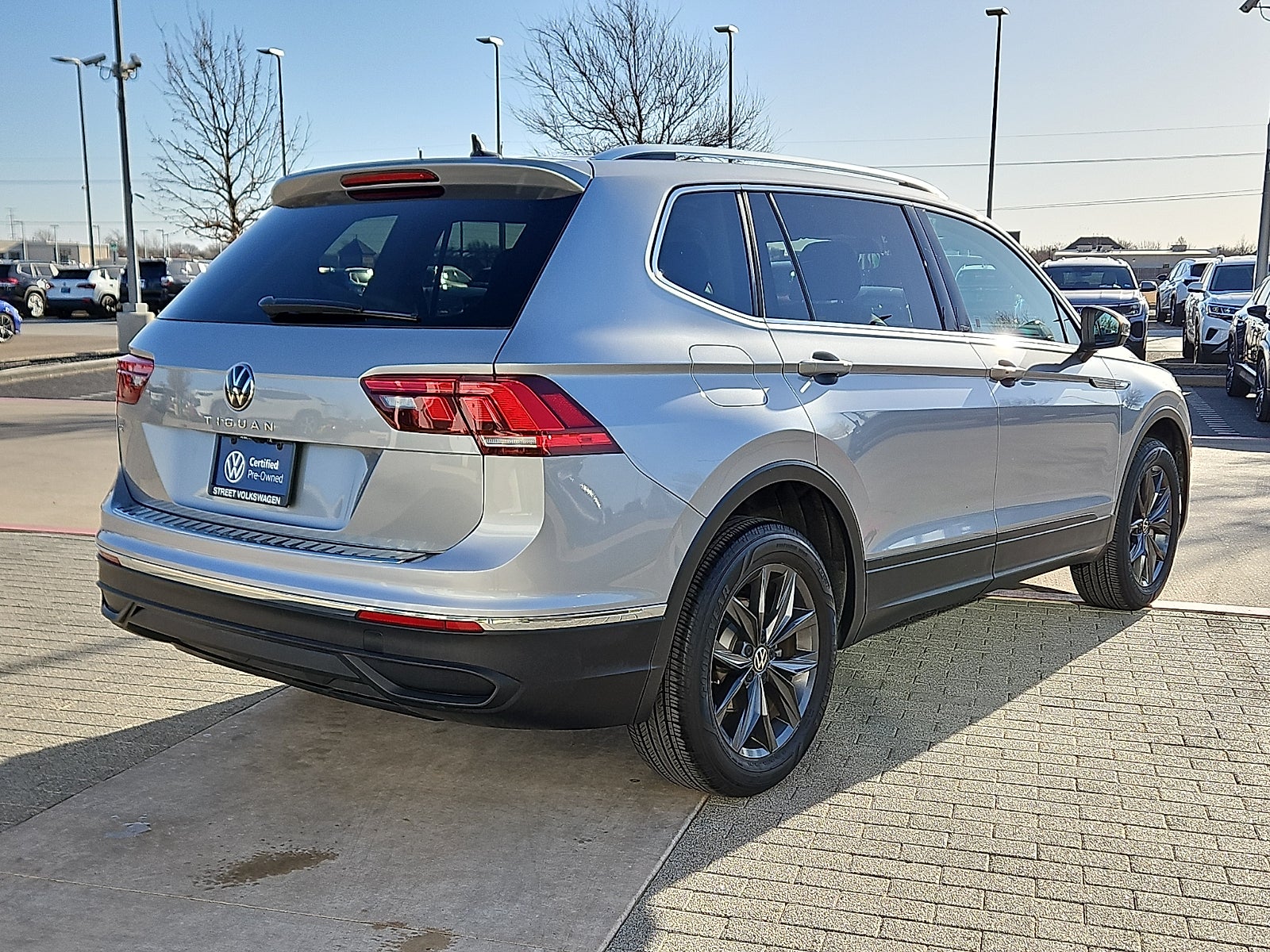 2023 Volkswagen Tiguan 2.0T SE