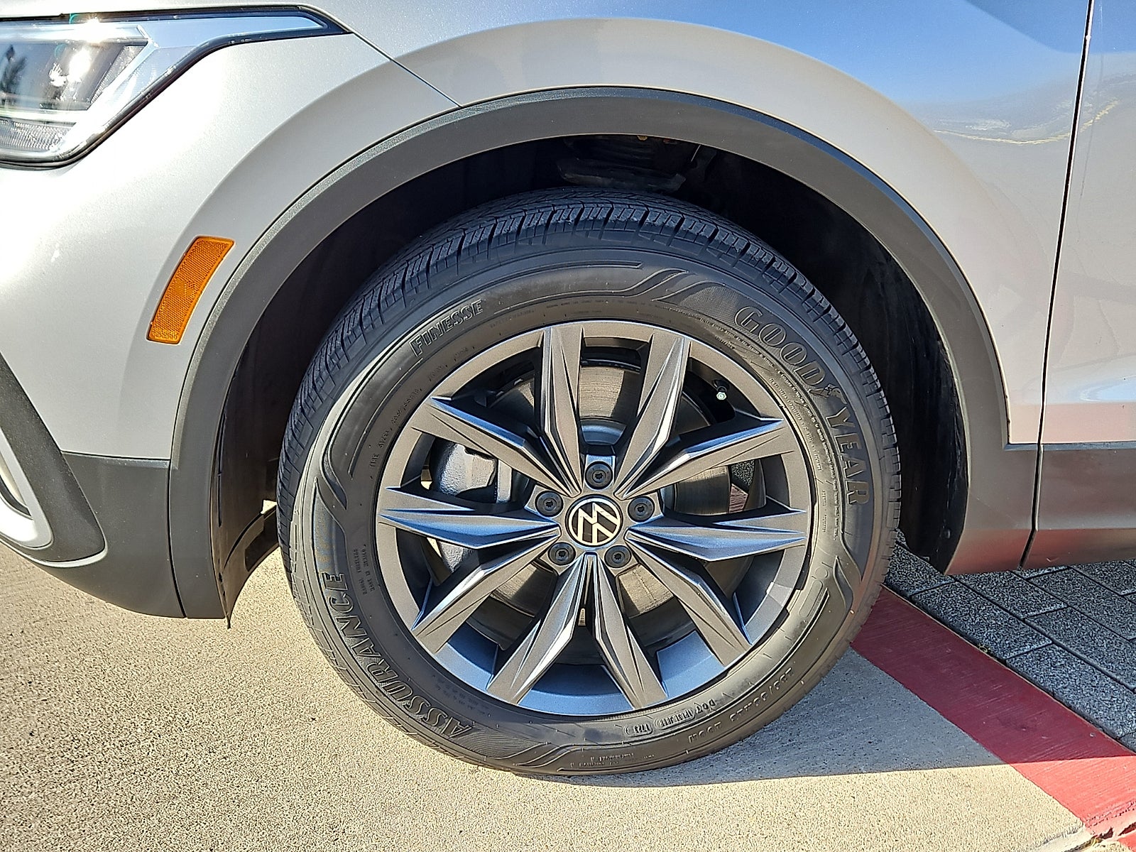 2023 Volkswagen Tiguan 2.0T SE