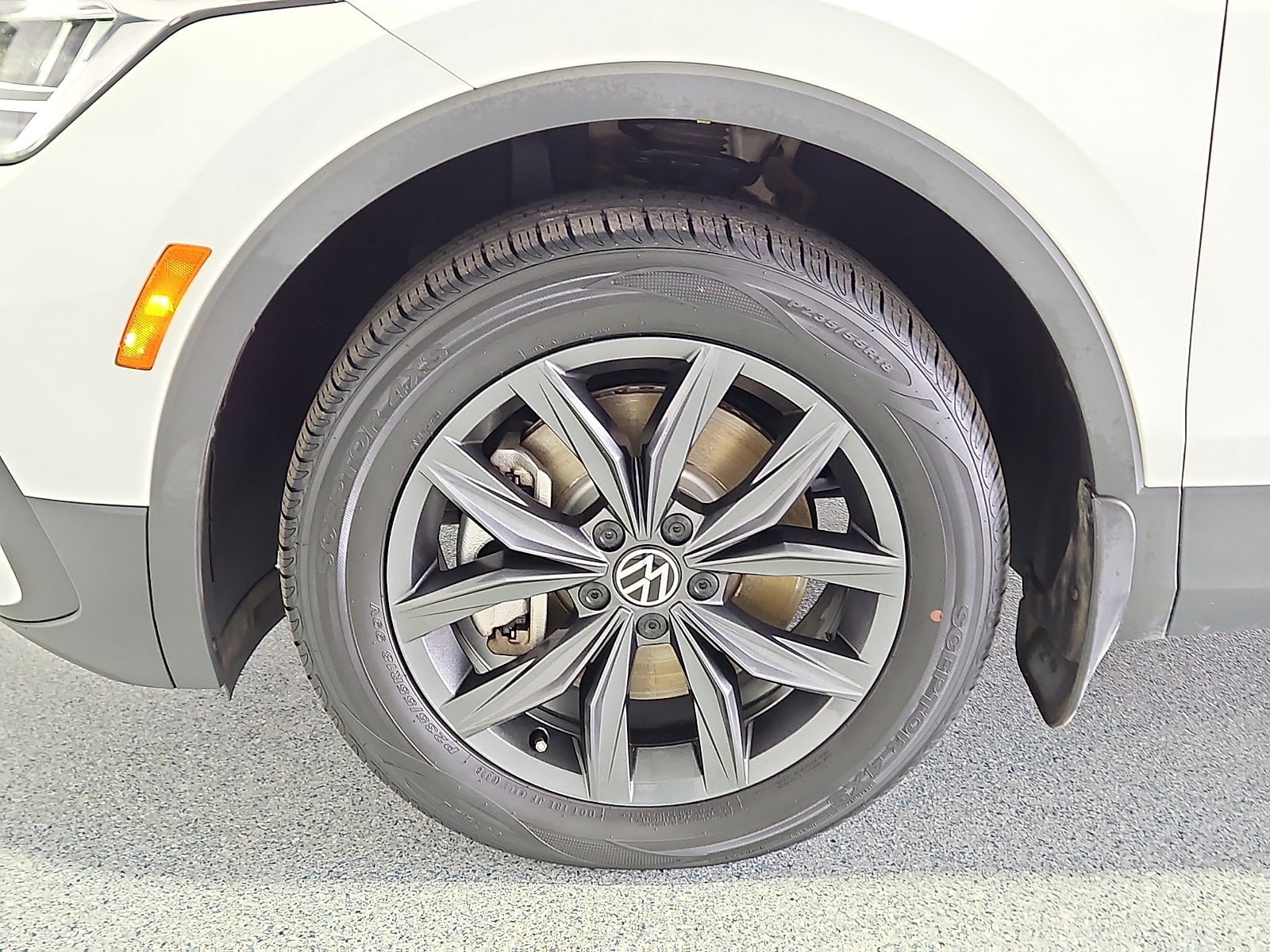 2023 Volkswagen Tiguan 2.0T SE