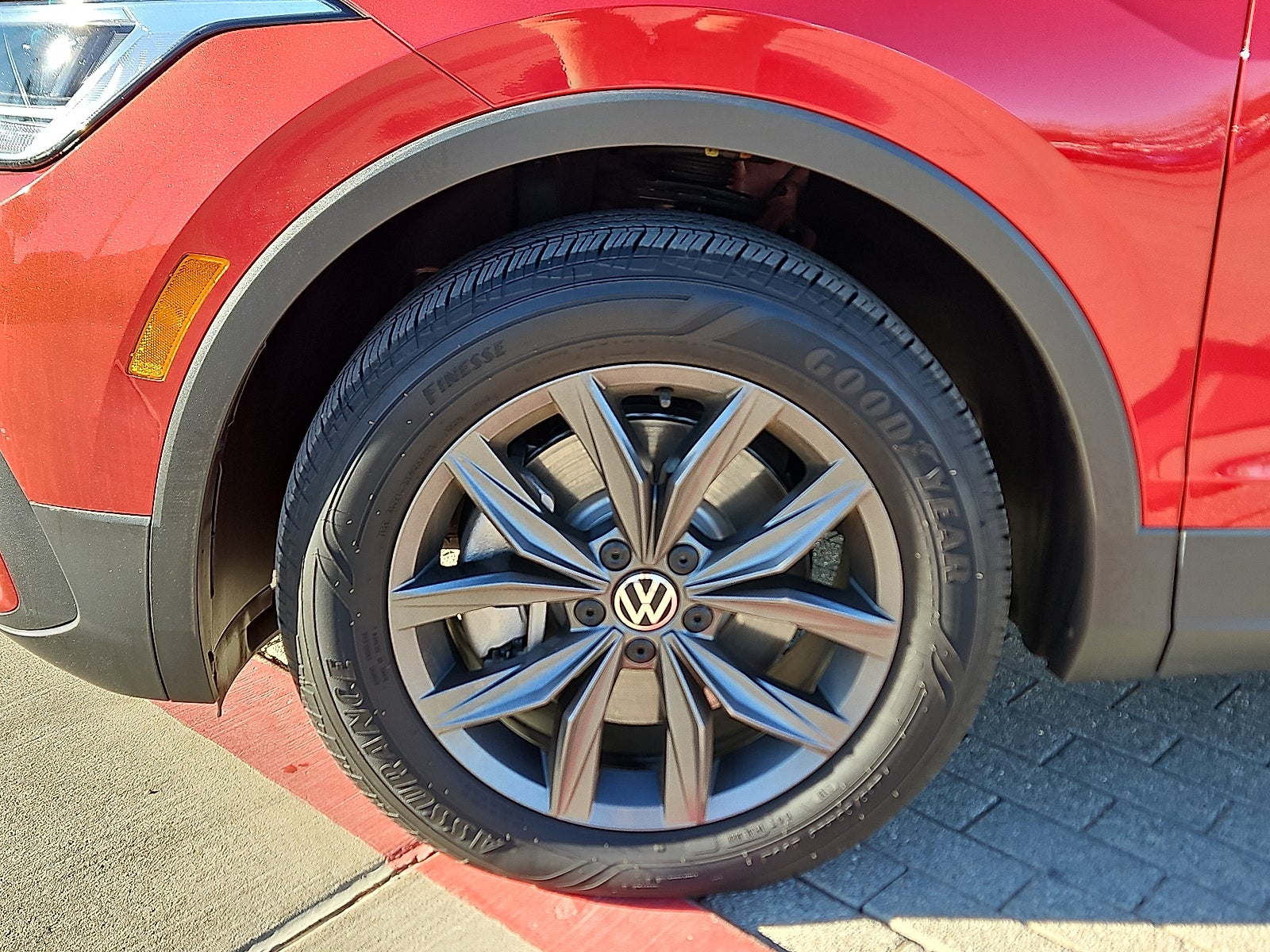 2023 Volkswagen Tiguan 2.0T SE