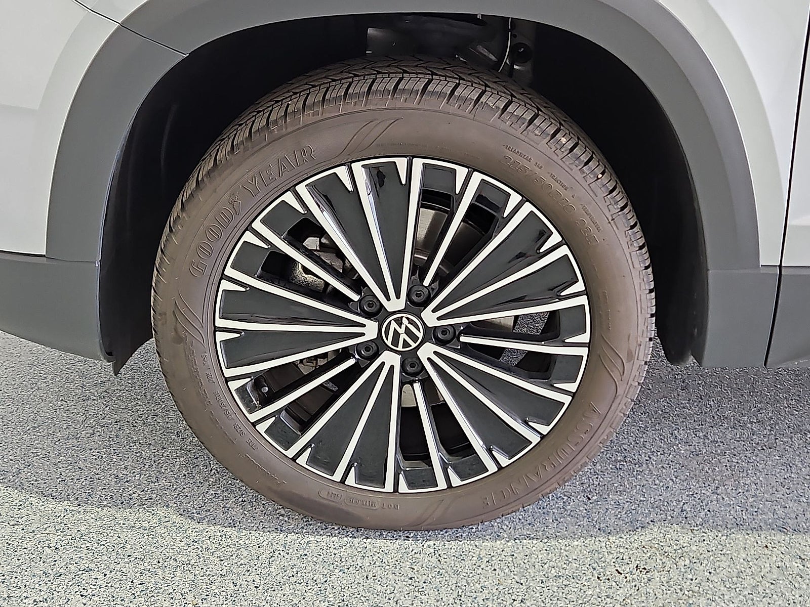 2025 Volkswagen Taos 1.5T SE
