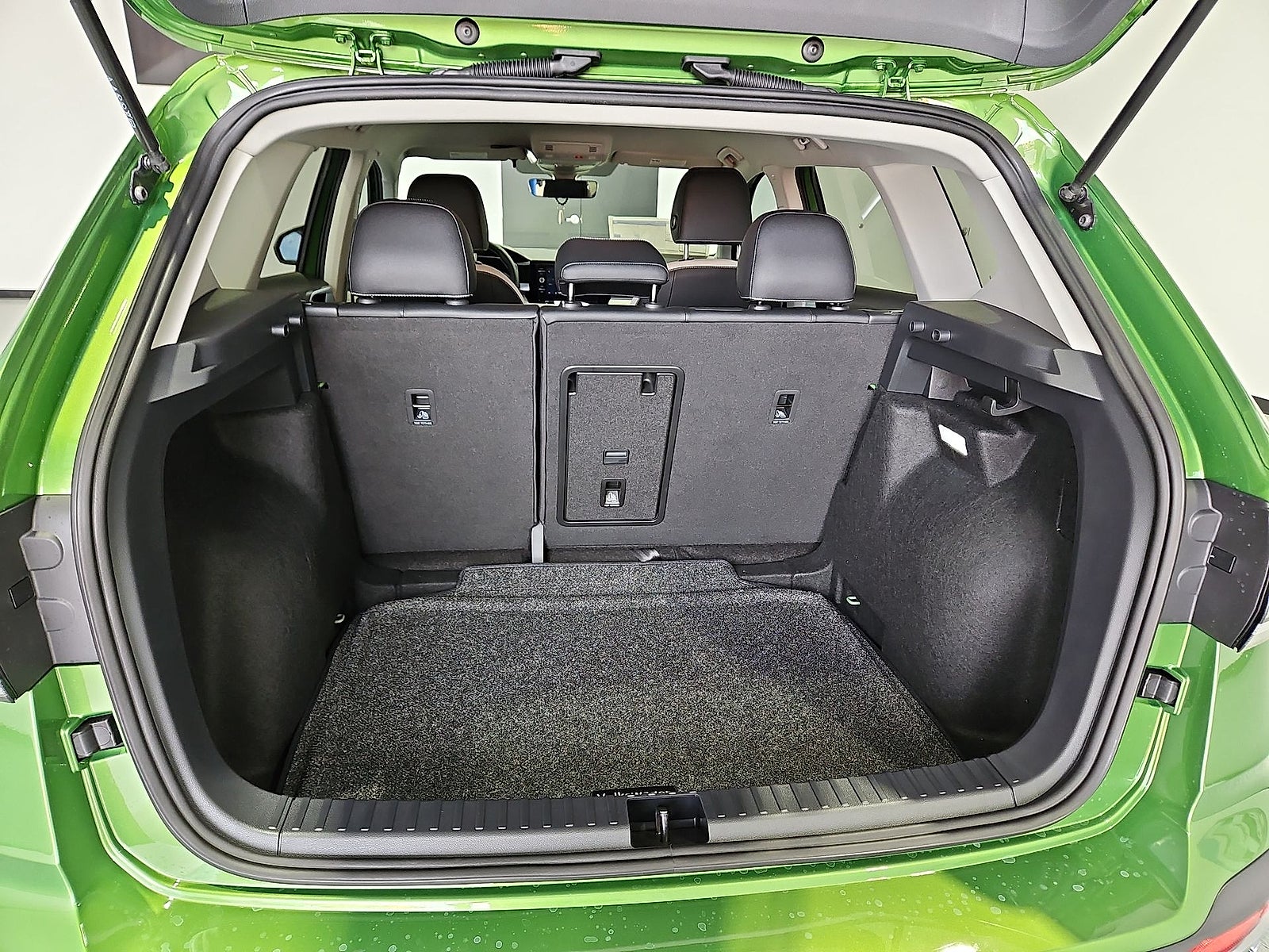 2027 Volkswagen Taos SE