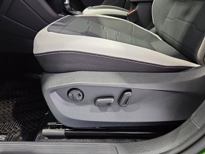 2027 Volkswagen Taos SE