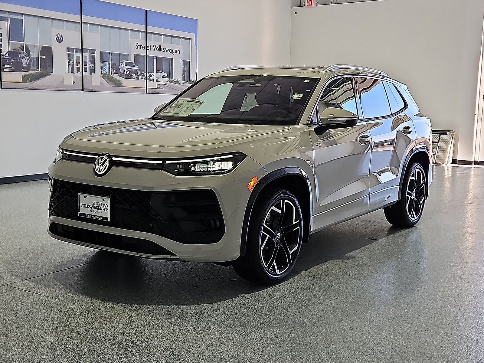 2026 Volkswagen Tiguan SEL R-Line Turbo