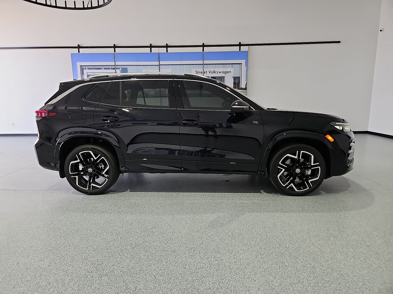 2026 Volkswagen Tiguan SEL R-Line Turbo
