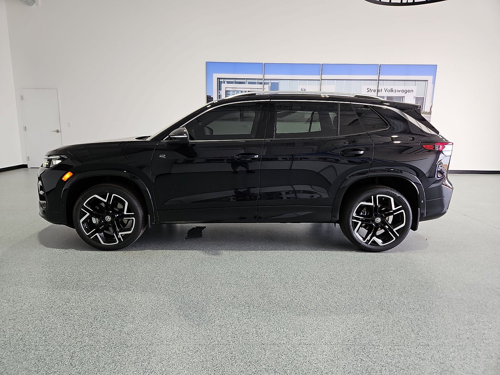 2026 Volkswagen Tiguan SEL R-Line Turbo
