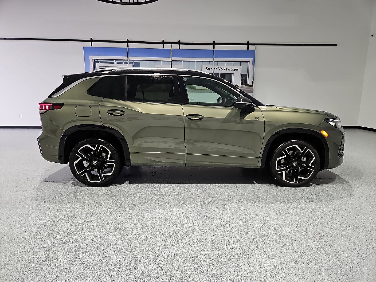 2026 Volkswagen Tiguan SEL R-Line Turbo