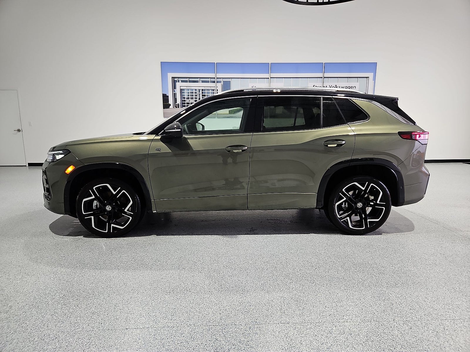 2026 Volkswagen Tiguan SEL R-Line Turbo