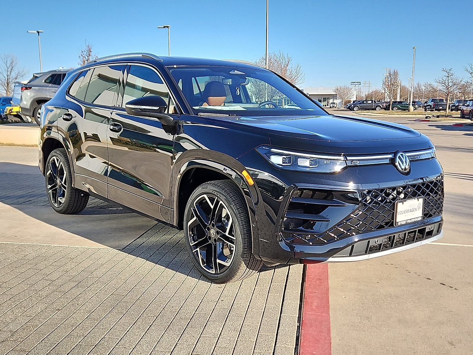 2026 Volkswagen Tiguan 2.0T SEL R-Line Turbo