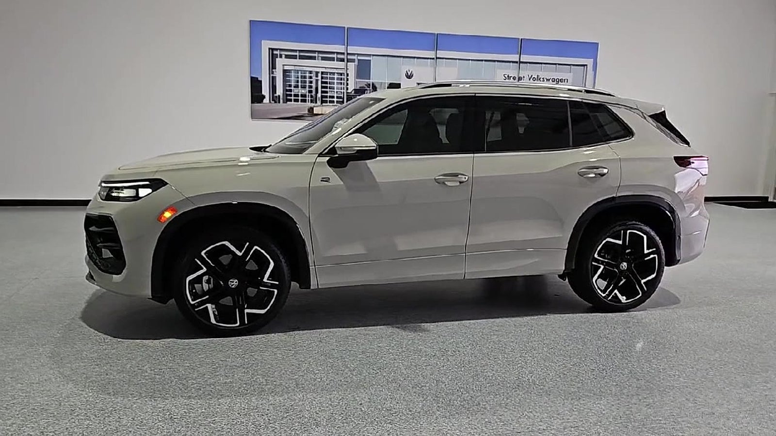 2026 Volkswagen Tiguan SEL R-Line Turbo
