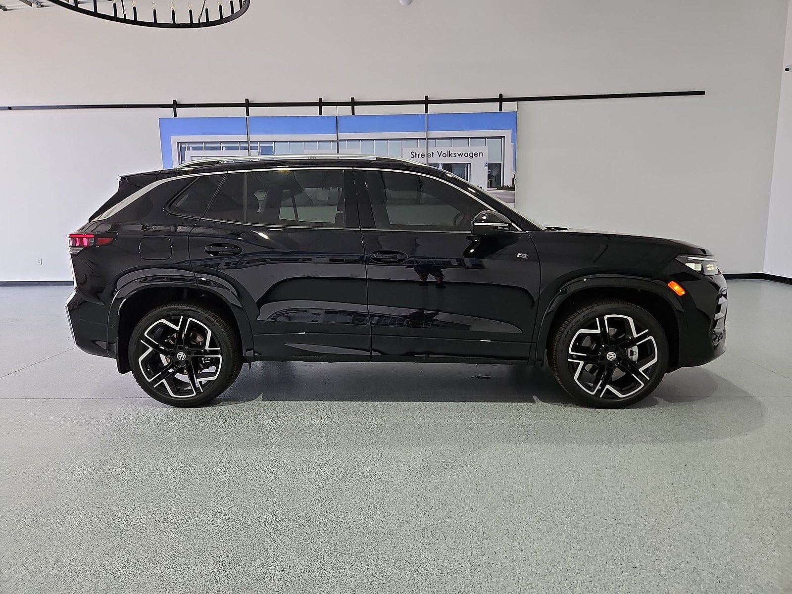 2026 Volkswagen Tiguan SEL R-Line Turbo