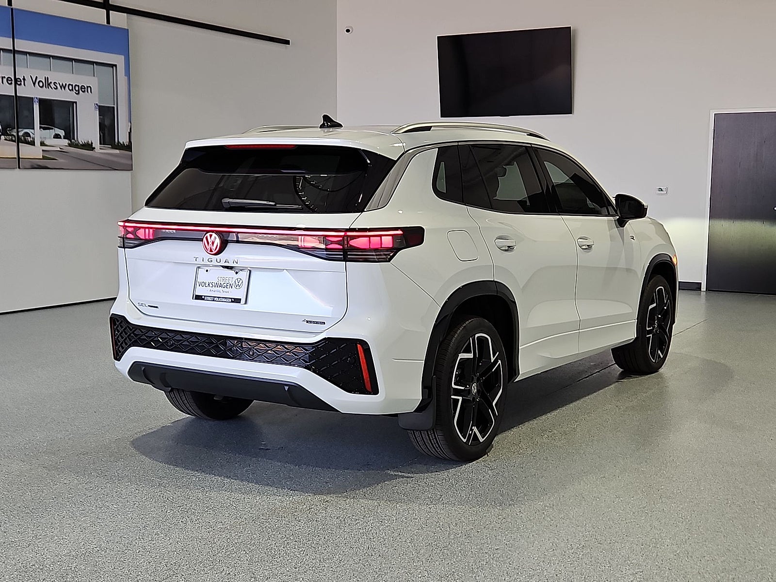 2026 Volkswagen Tiguan SEL R-Line Turbo
