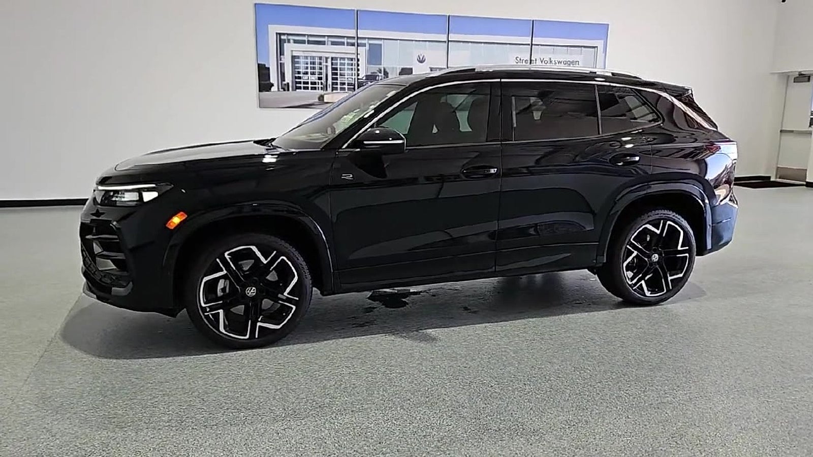 2026 Volkswagen Tiguan SEL R-Line Turbo
