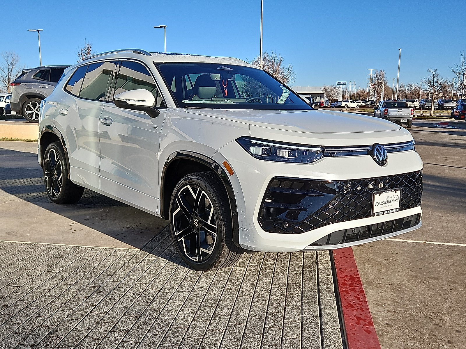 2026 Volkswagen Tiguan 2.0T SEL R-Line Turbo