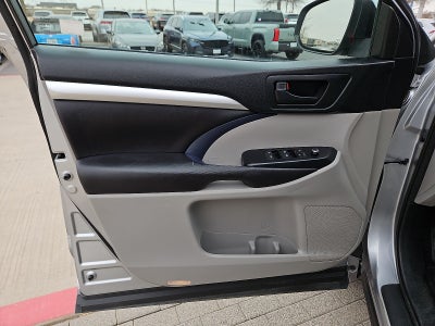 2016 Toyota Highlander LE Plus V6