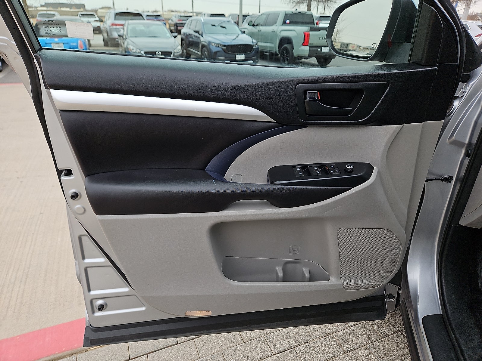 2016 Toyota Highlander LE Plus V6