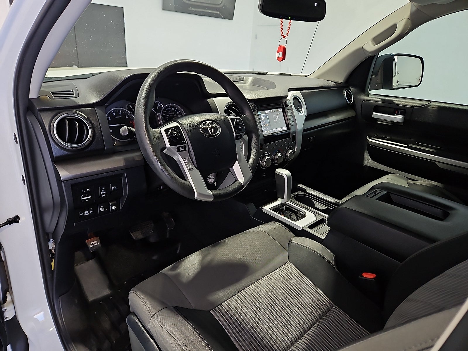 2017 Toyota Tundra SR5 5.7L V8