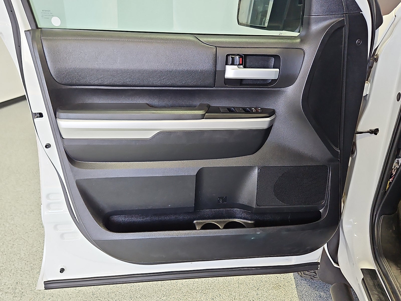 2017 Toyota Tundra SR5 5.7L V8