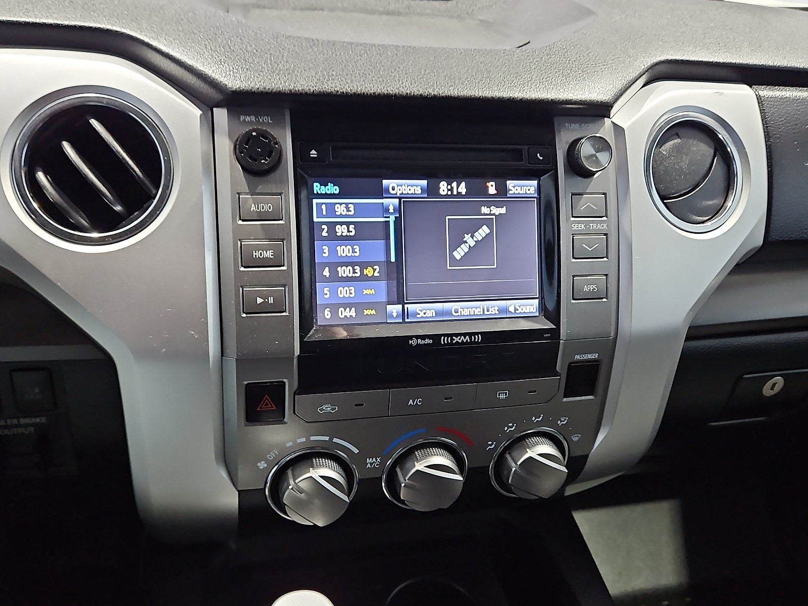 2017 Toyota Tundra SR5 5.7L V8
