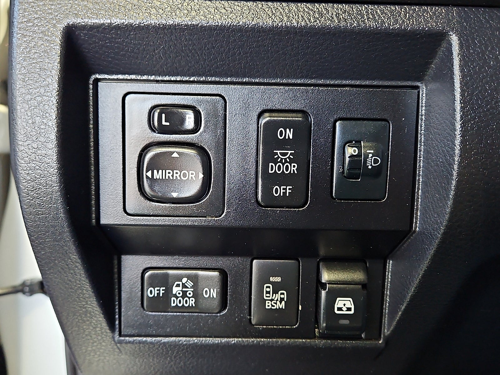 2017 Toyota Tundra SR5 5.7L V8