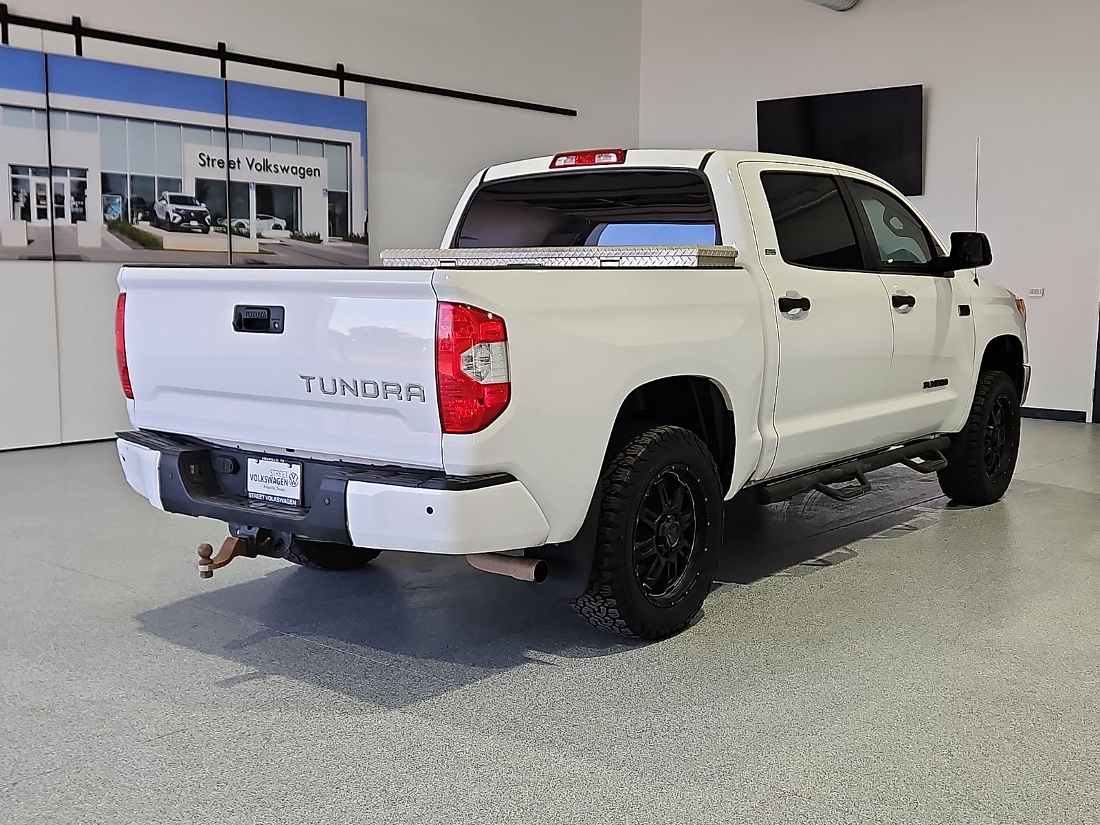 2017 Toyota Tundra SR5 5.7L V8