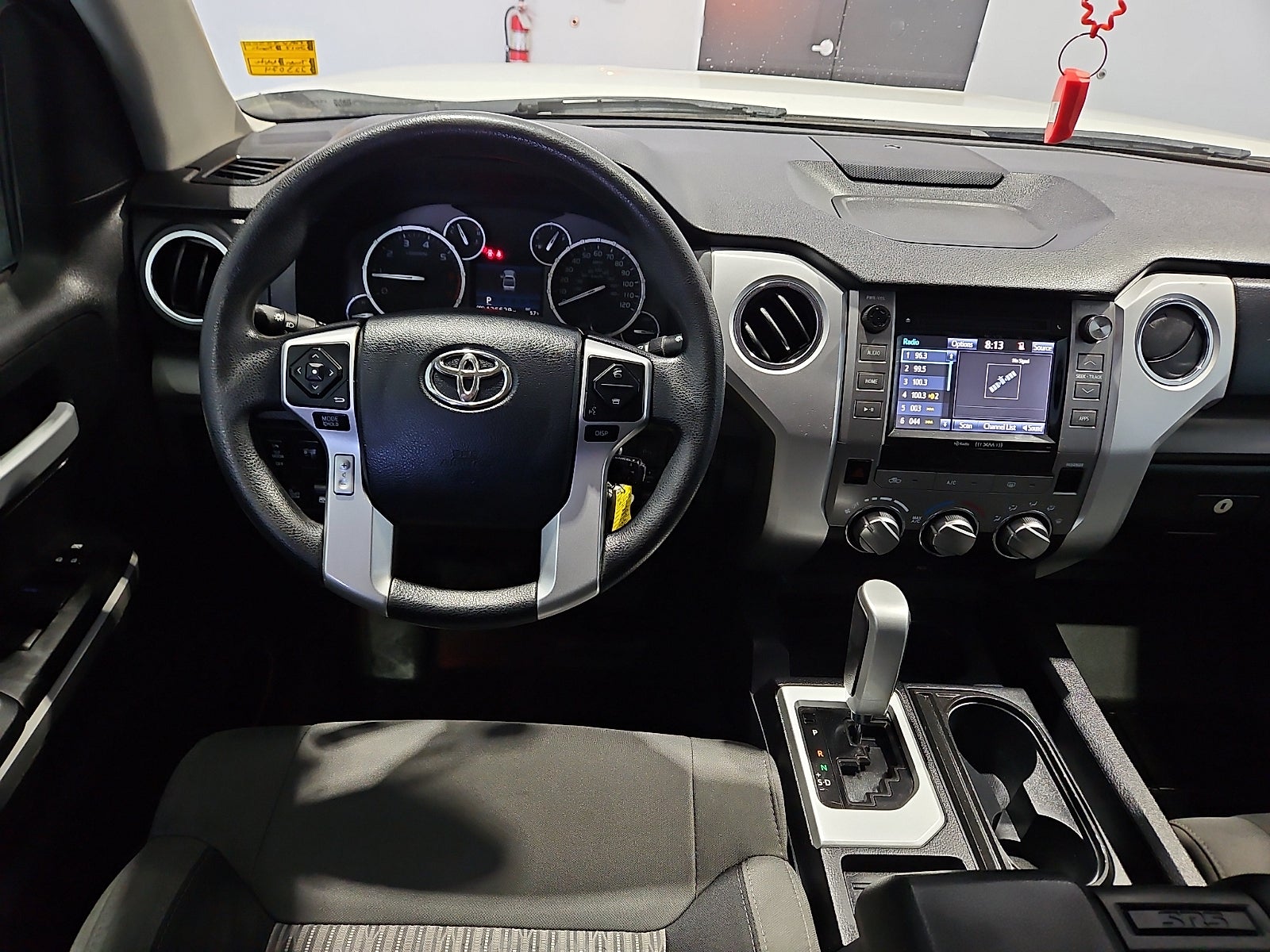 2017 Toyota Tundra SR5 5.7L V8