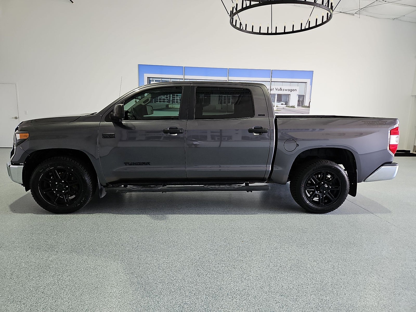 2018 Toyota Tundra SR5 5.7L V8