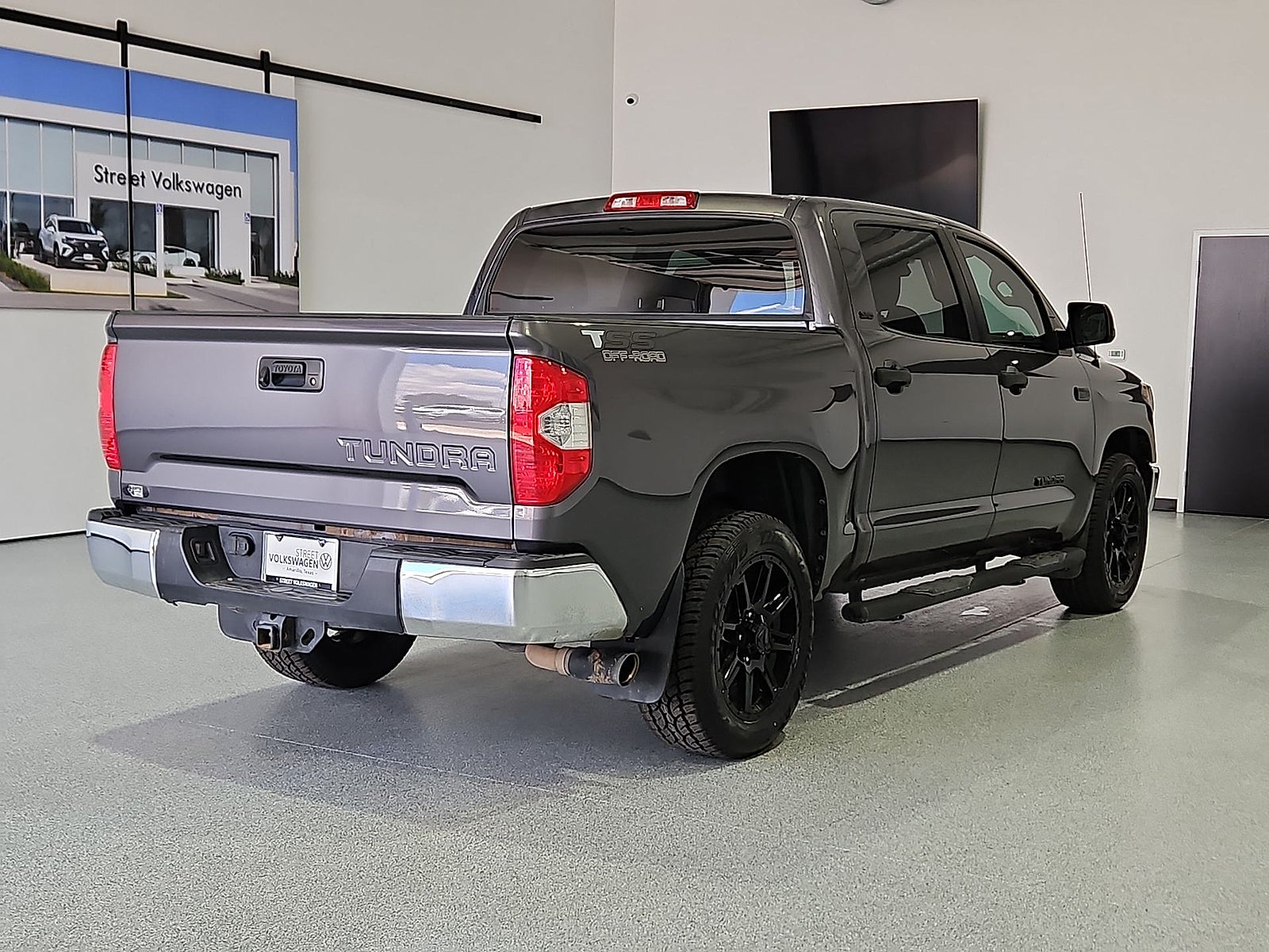 2018 Toyota Tundra SR5 5.7L V8