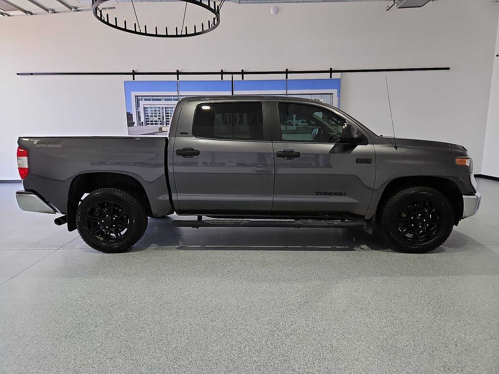2018 Toyota Tundra SR5 5.7L V8