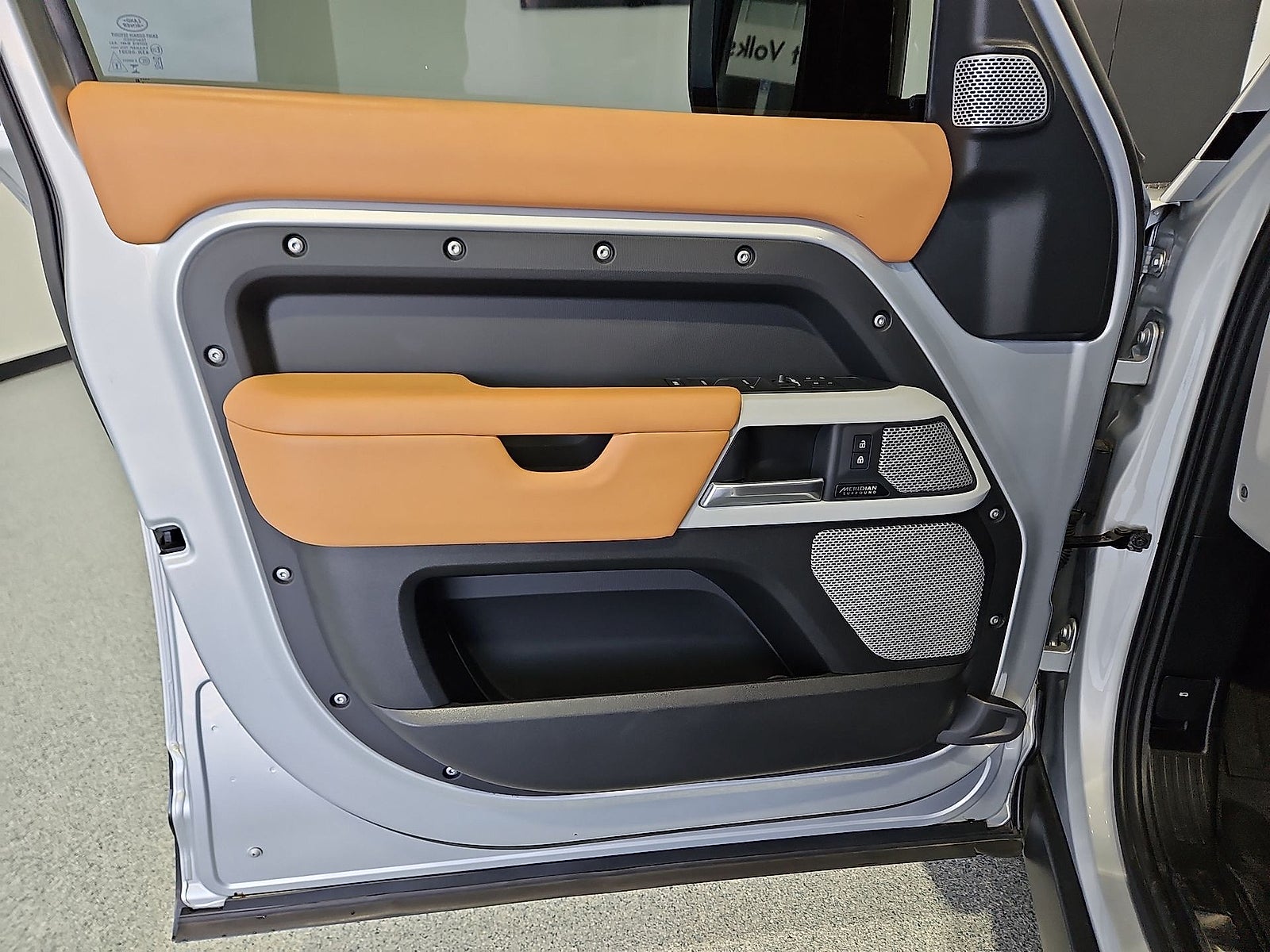 2023 Land Rover Defender 130 X-Dynamic SE