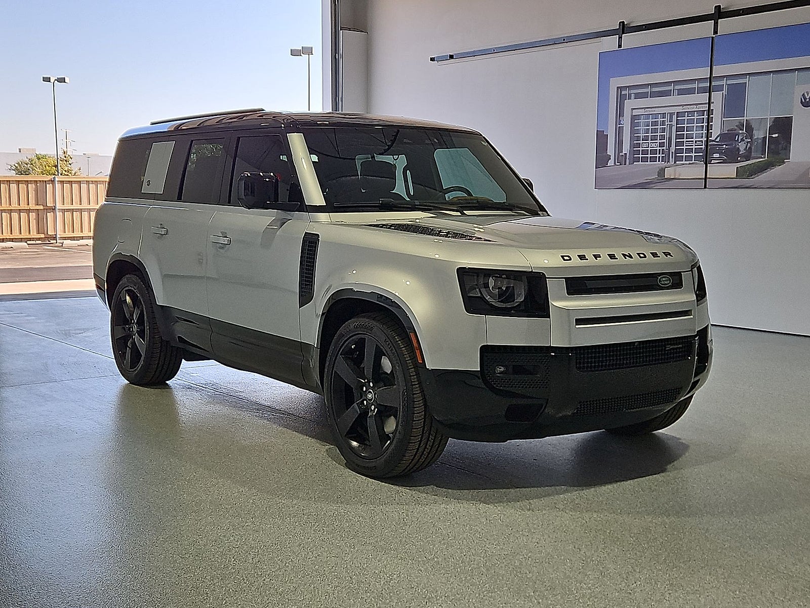 2023 Land Rover Defender 130 X-Dynamic SE