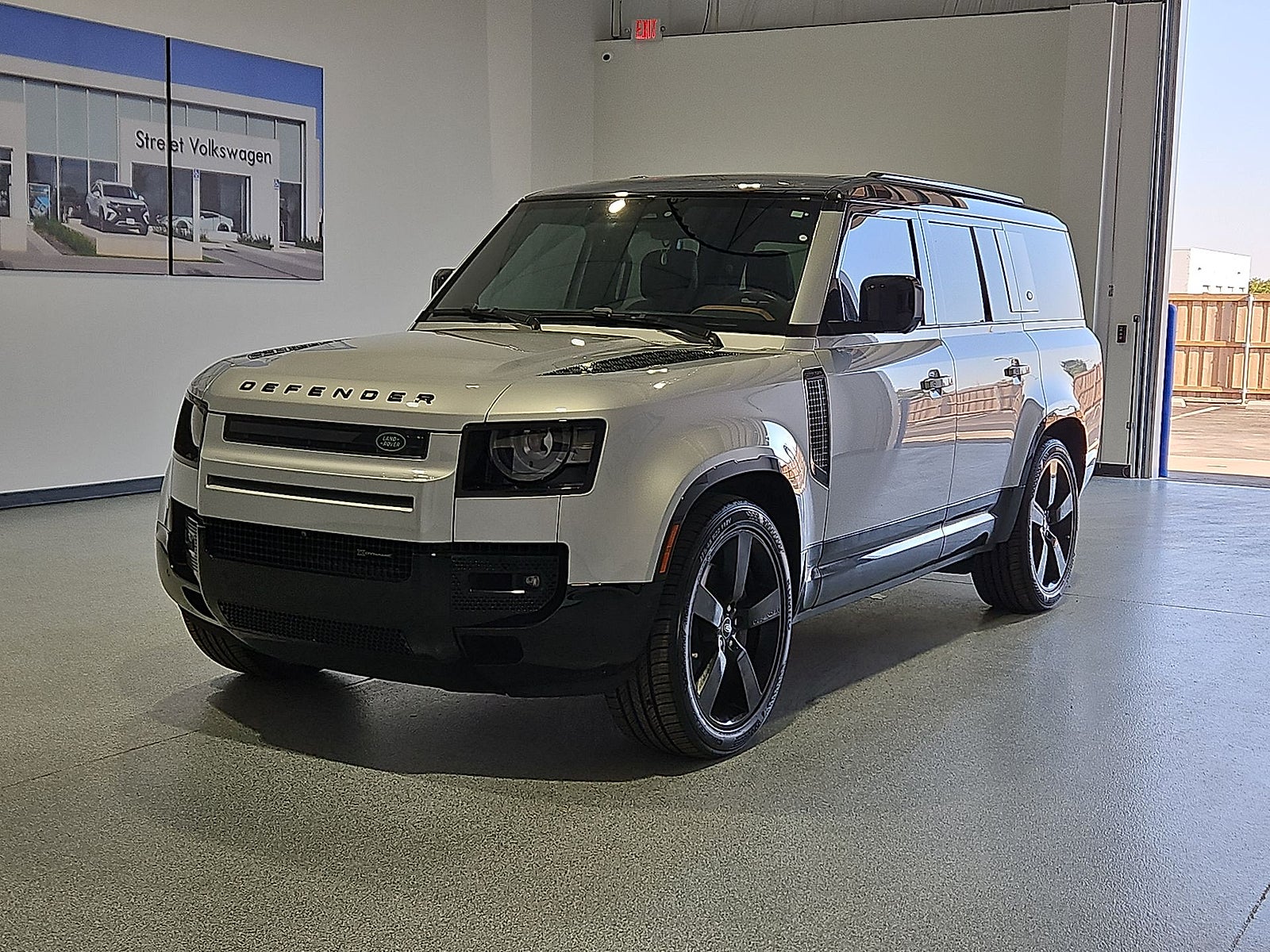 2023 Land Rover Defender 130 X-Dynamic SE