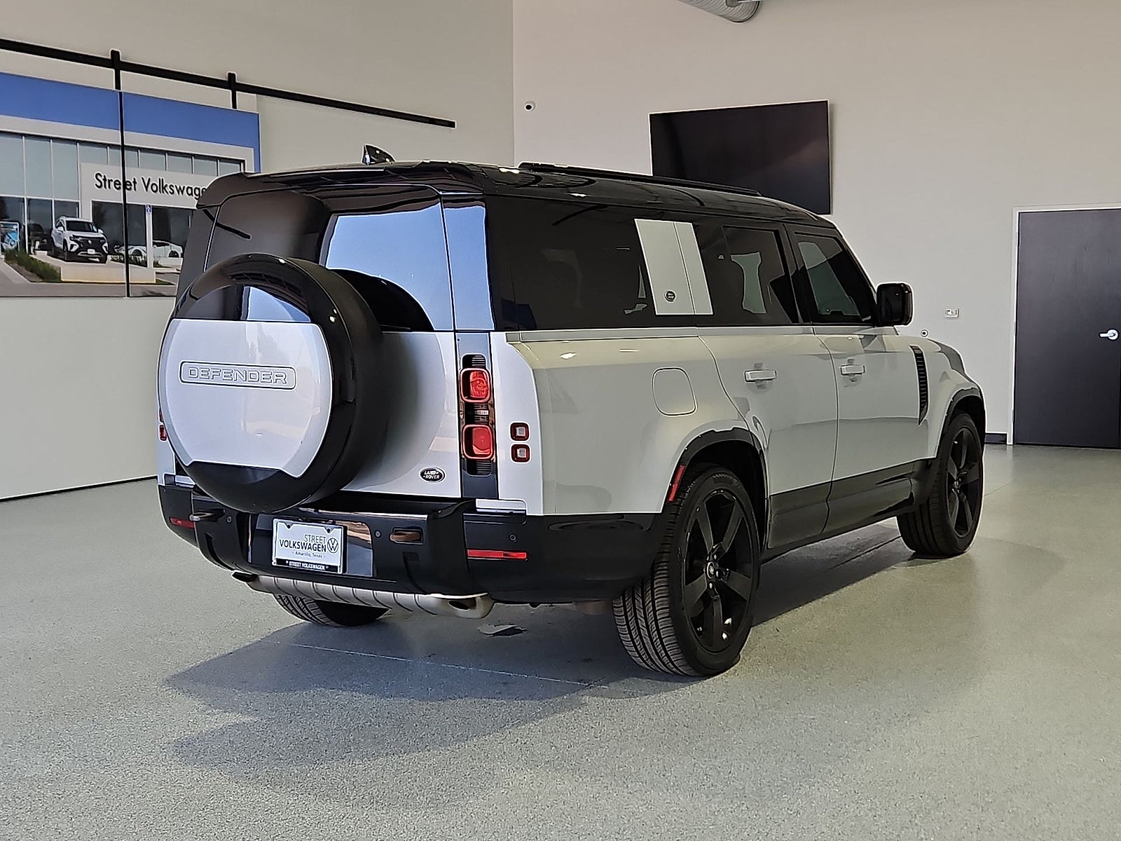 2023 Land Rover Defender 130 X-Dynamic SE