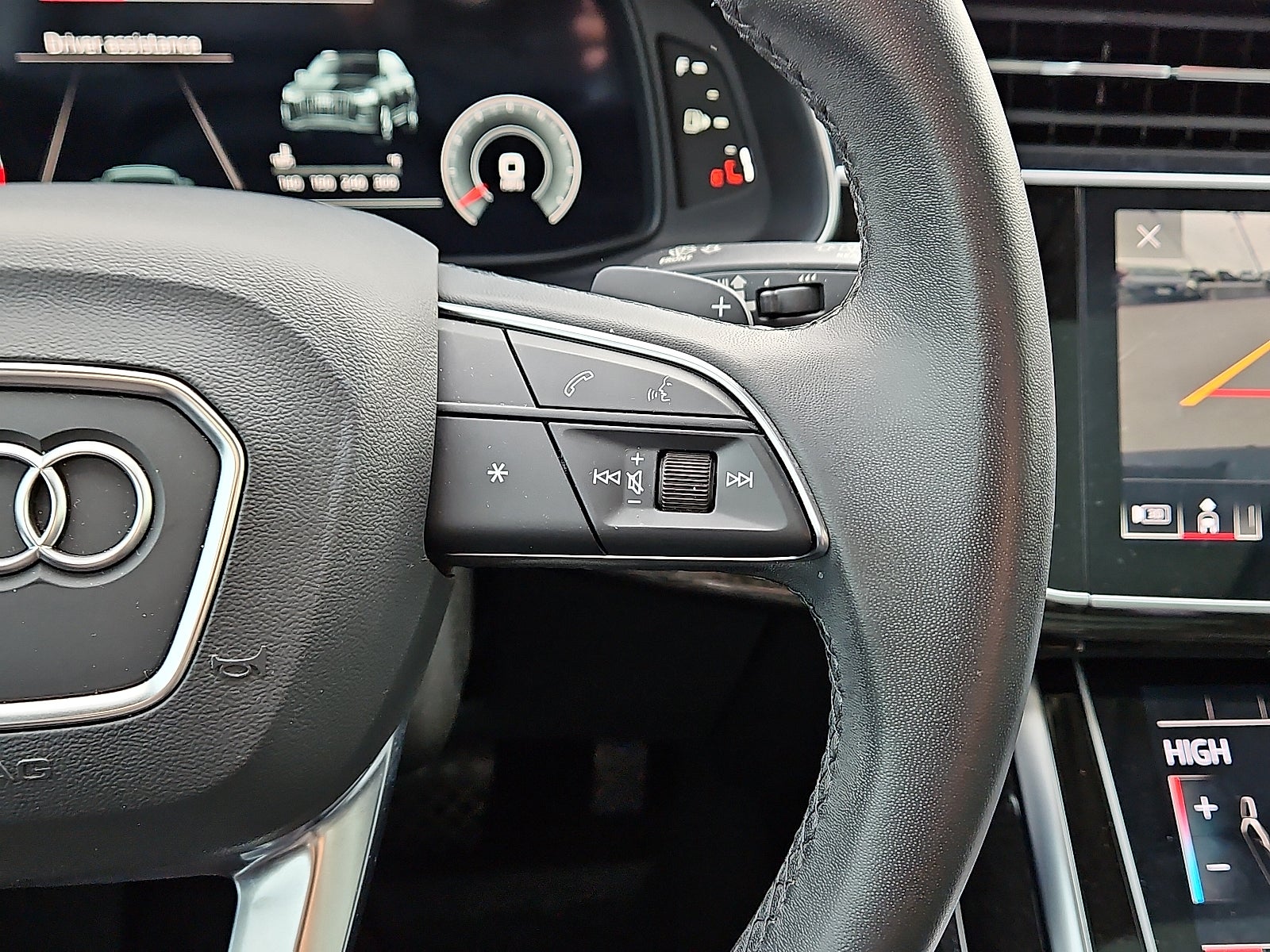 2023 Audi Q7 45 Premium Plus quattro