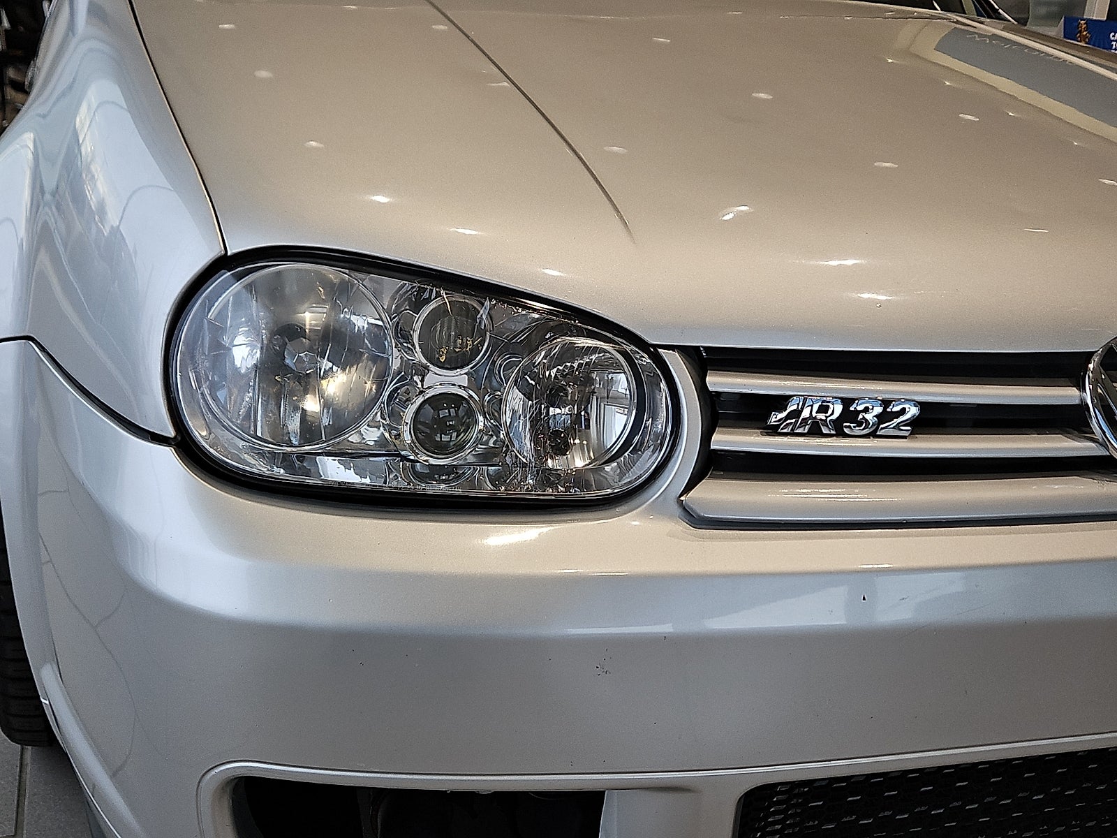 2004 Volkswagen R32 Base