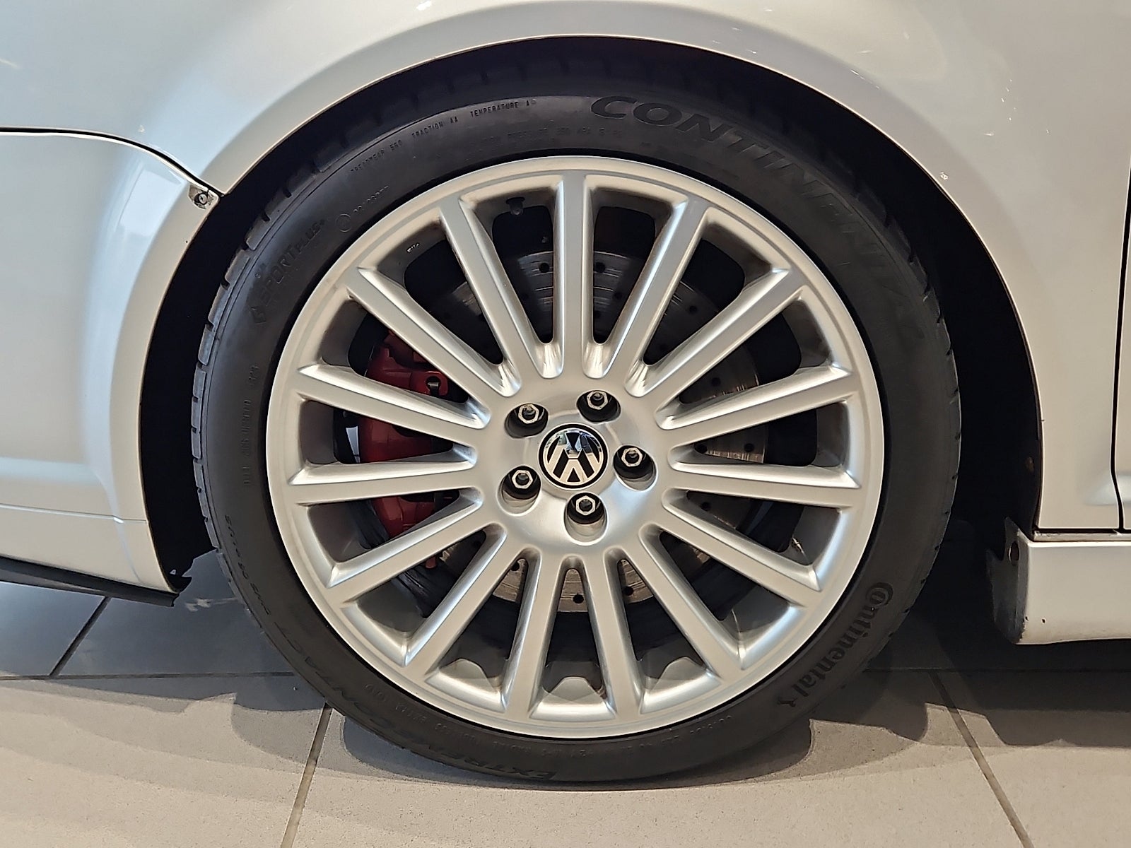 2004 Volkswagen R32 Base