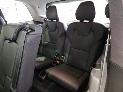 2022 Volvo XC90 T6 Momentum 7 Passenger