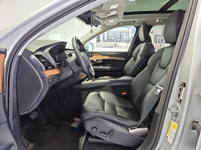 2022 Volvo XC90 T6 Momentum 7 Passenger