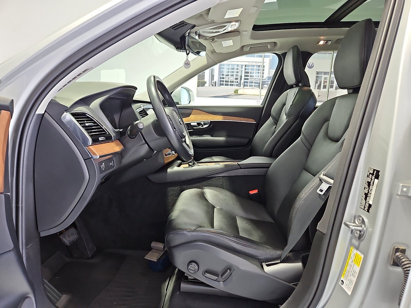 2022 Volvo XC90 T6 Momentum 7 Passenger