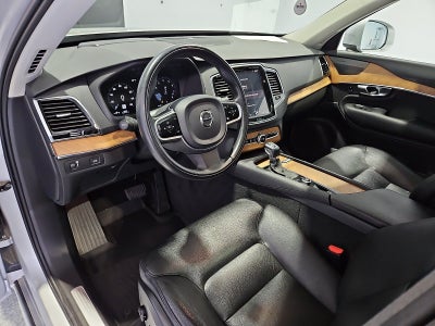 2022 Volvo XC90 T6 Momentum 7 Passenger