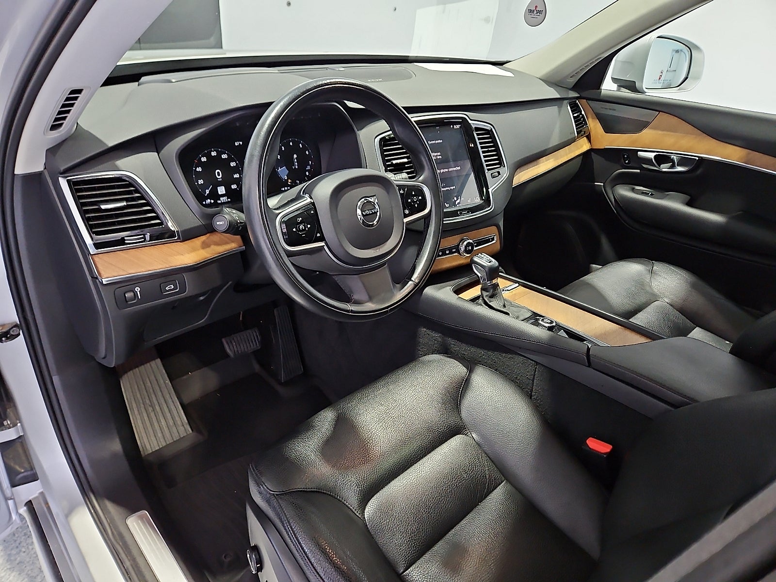 2022 Volvo XC90 T6 Momentum 7 Passenger