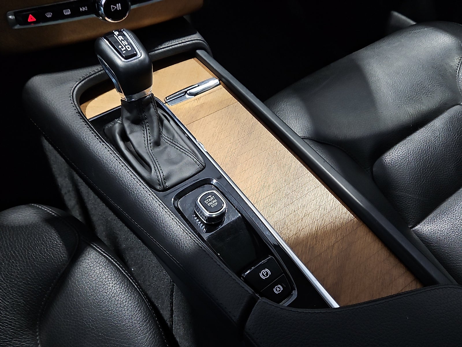 2022 Volvo XC90 T6 Momentum 7 Passenger