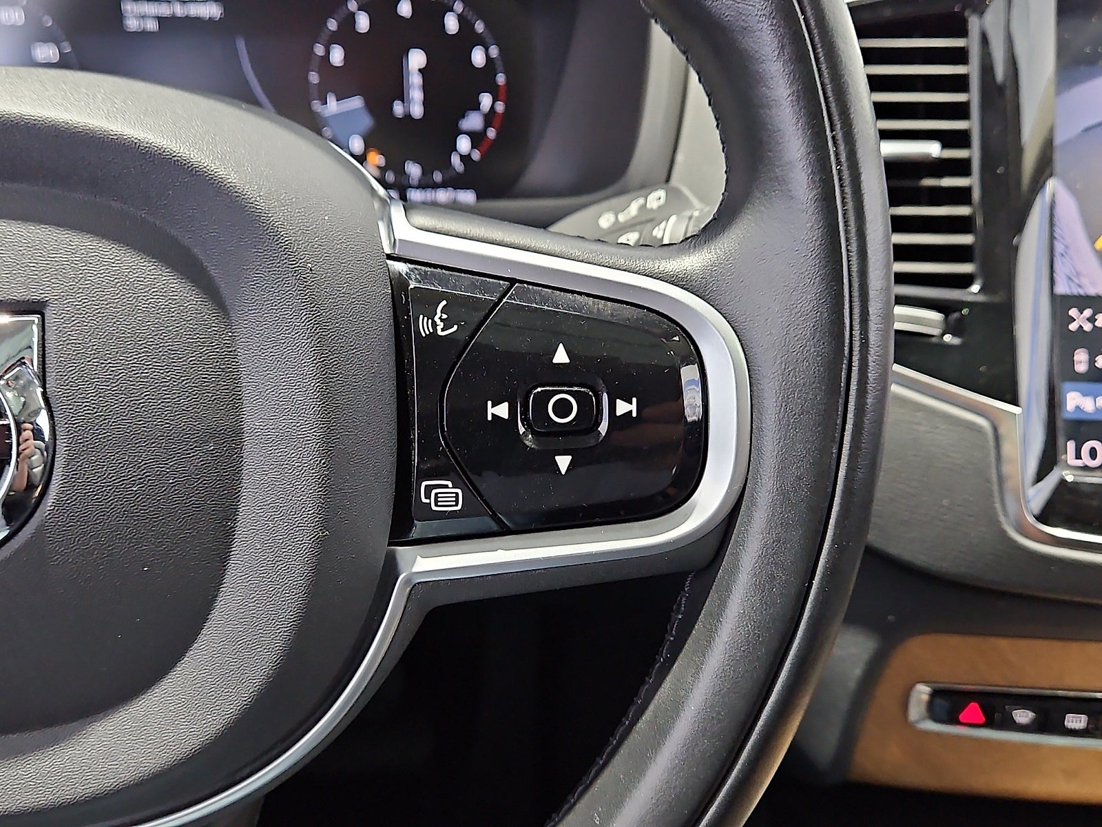 2022 Volvo XC90 T6 Momentum 7 Passenger