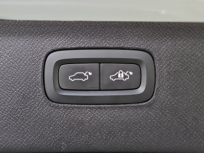 2022 Volvo XC90 T6 Momentum 7 Passenger